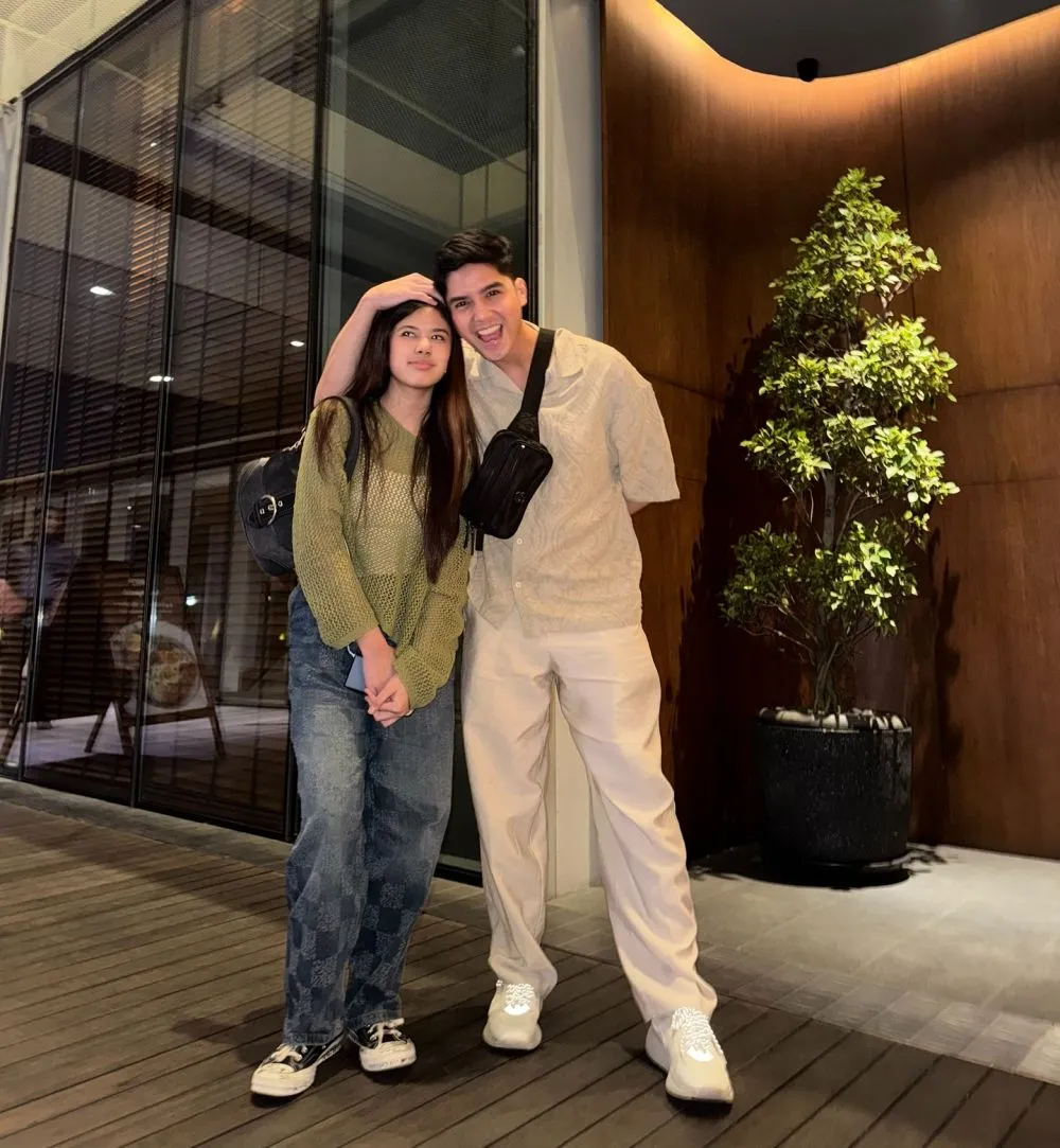 potret kedekatan seleb dan saudara tiri bak kekasih © 2025 berbagai sumber potret kedekatan seleb dan saudara tiri bak kekasih © 2025 berbagai sumber