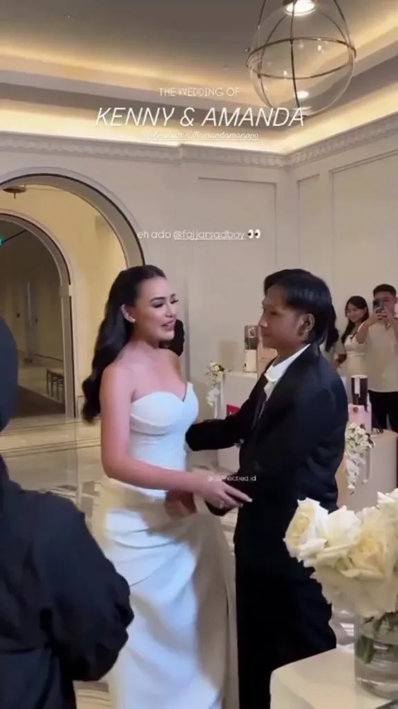 Fajar Sadboy hadir di nikahan Amanda Manopo © 2025 Instagram Fajar Sadboy hadir di nikahan Amanda Manopo © 2025 Instagram