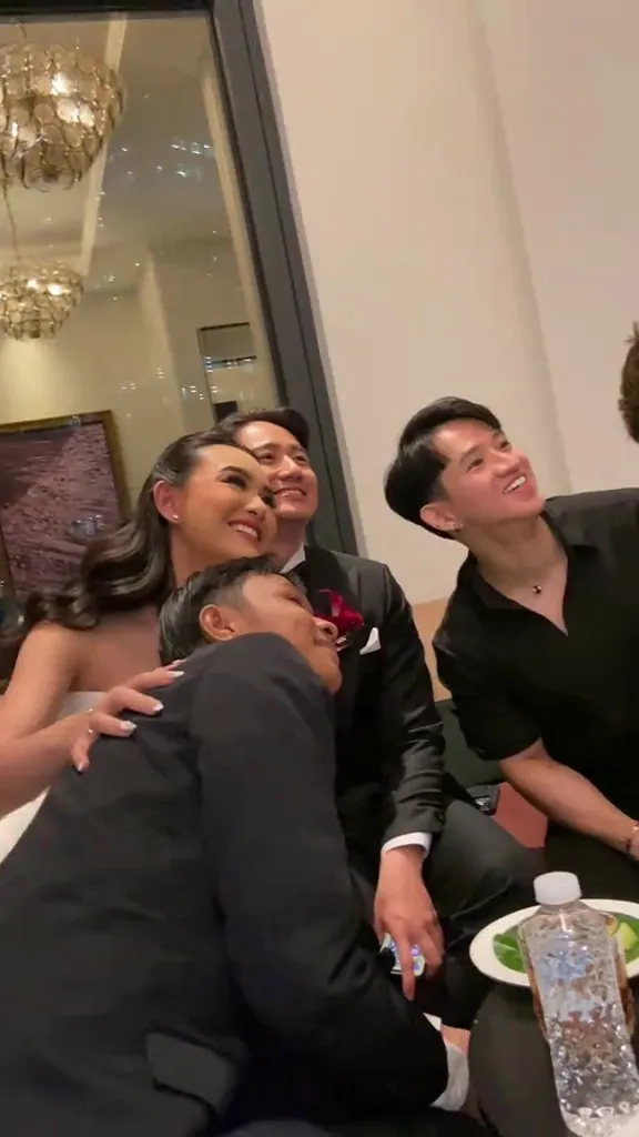 Fajar Sadboy hadir di nikahan Amanda Manopo © 2025 Instagram Fajar Sadboy hadir di nikahan Amanda Manopo © 2025 Instagram