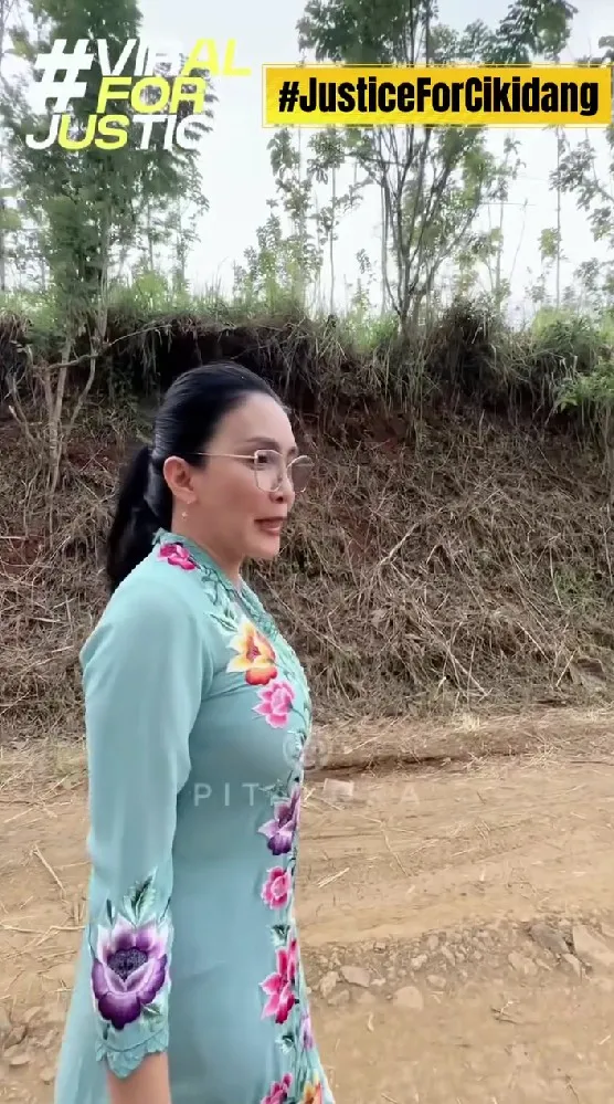 Rieke Diah Pitaloka cek jalan rusak © Instagram