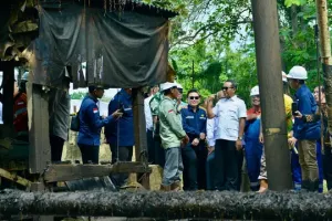 Menteri Bahlil ajak warga kerja di Sumur Rakyat, gaji lebih besar dari PNS