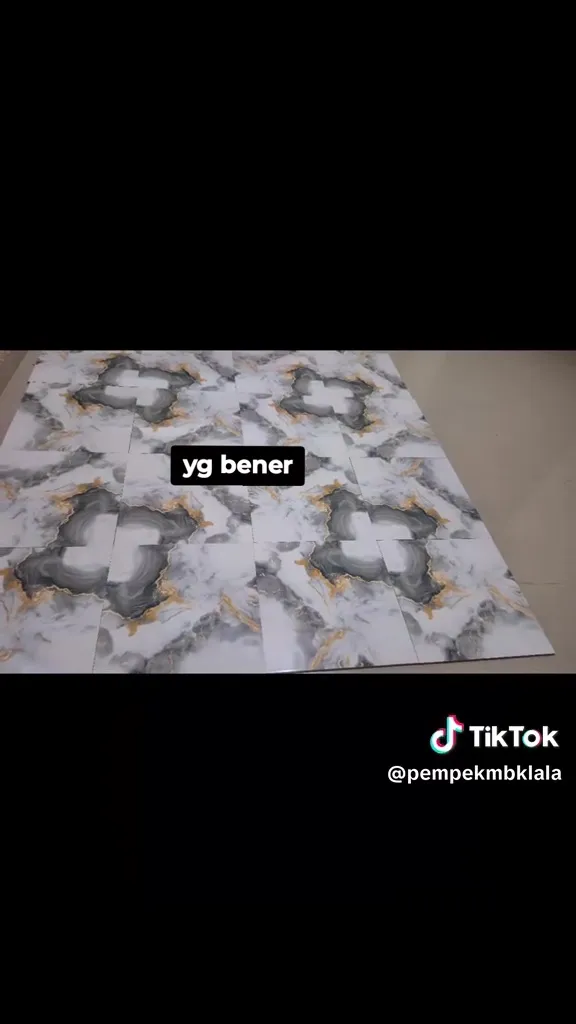 Salah pasang keramik bermotif © 2025 TikTok