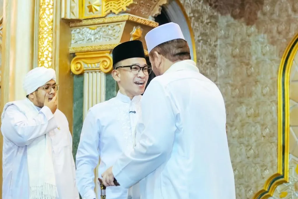 Ruben Onsu percaya diri bicara di depan jemaah © Instagram Ruben Onsu percaya diri bicara di depan jemaah © Instagram