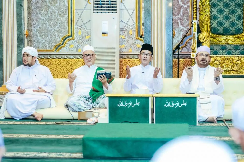 Ruben Onsu percaya diri bicara di depan jemaah © Instagram Ruben Onsu percaya diri bicara di depan jemaah © Instagram