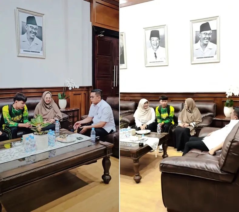 Kepala sekolah dan murid kepergok merokok saling minta maaf © 2025 TikTok