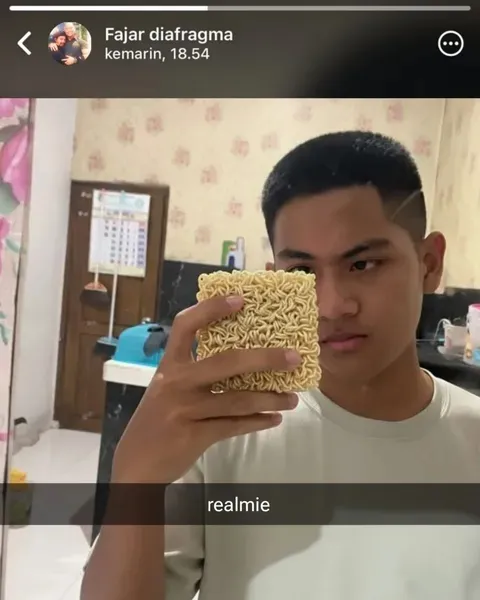 status lucu whatsapp terbaru 2025 © 2025 Instagram