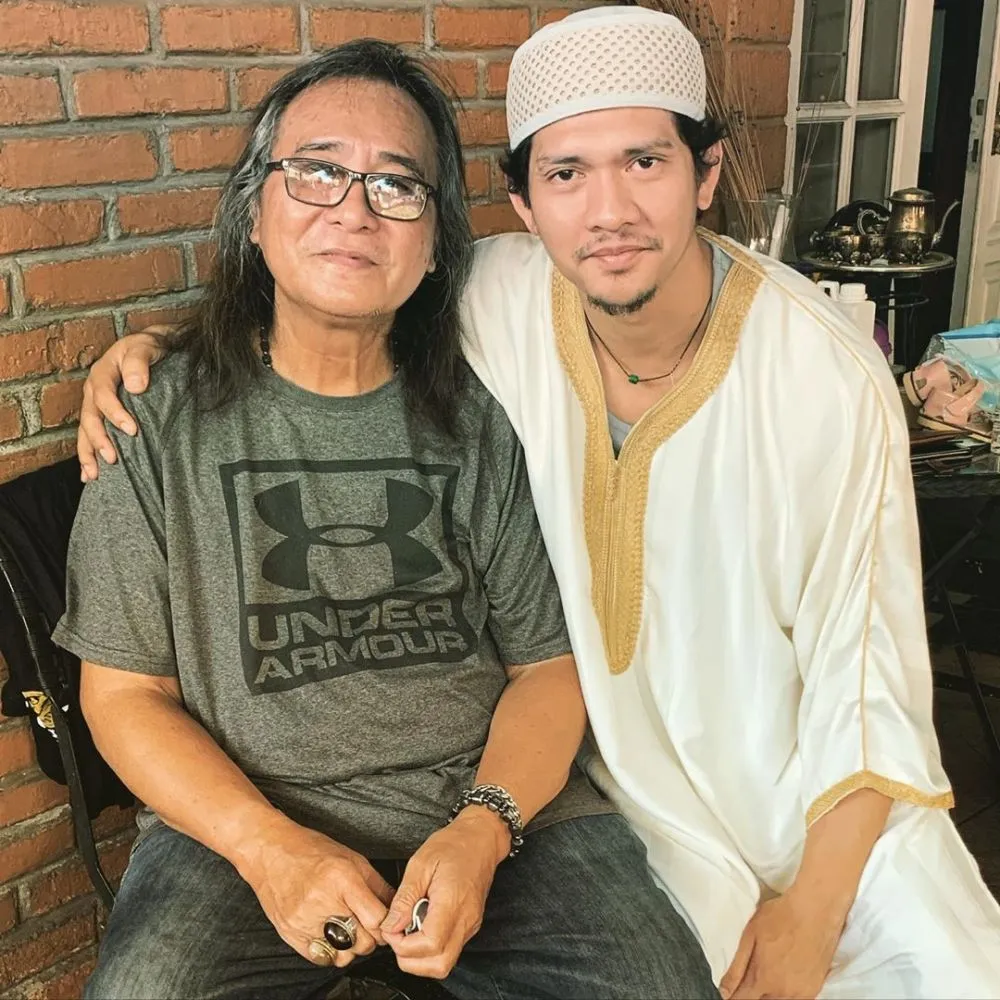 kebersamaan aktor dan ayah mertua © berbagai sumber kebersamaan aktor dan ayah mertua © berbagai sumber