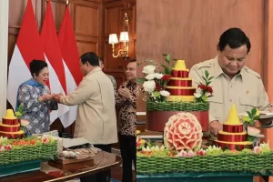 Proses di balik pembuatan kue dan tumpeng ulang tahun Prabowo ke-74, 9 potret detailnya ini ciamik