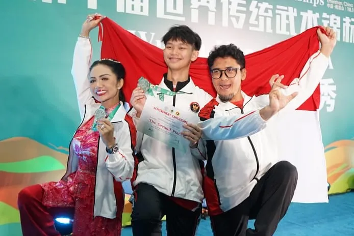 Krisdayanti medali perak kejuaraan dunia wuhsu 2025 © 2025 brilio.net