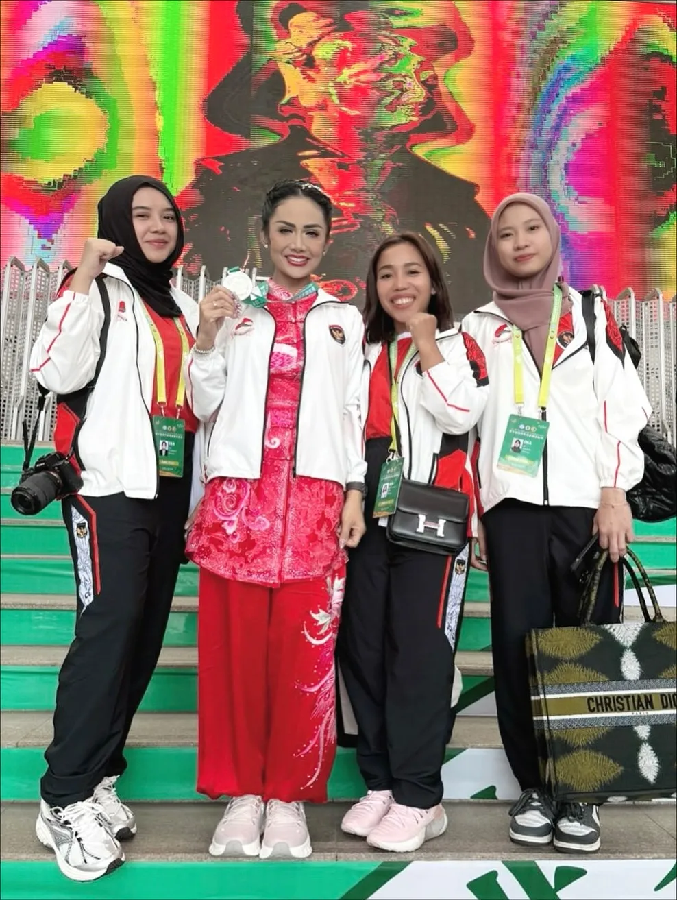 Krisdayanti medali perak kejuaraan dunia wuhsu 2025 © 2025 brilio.net