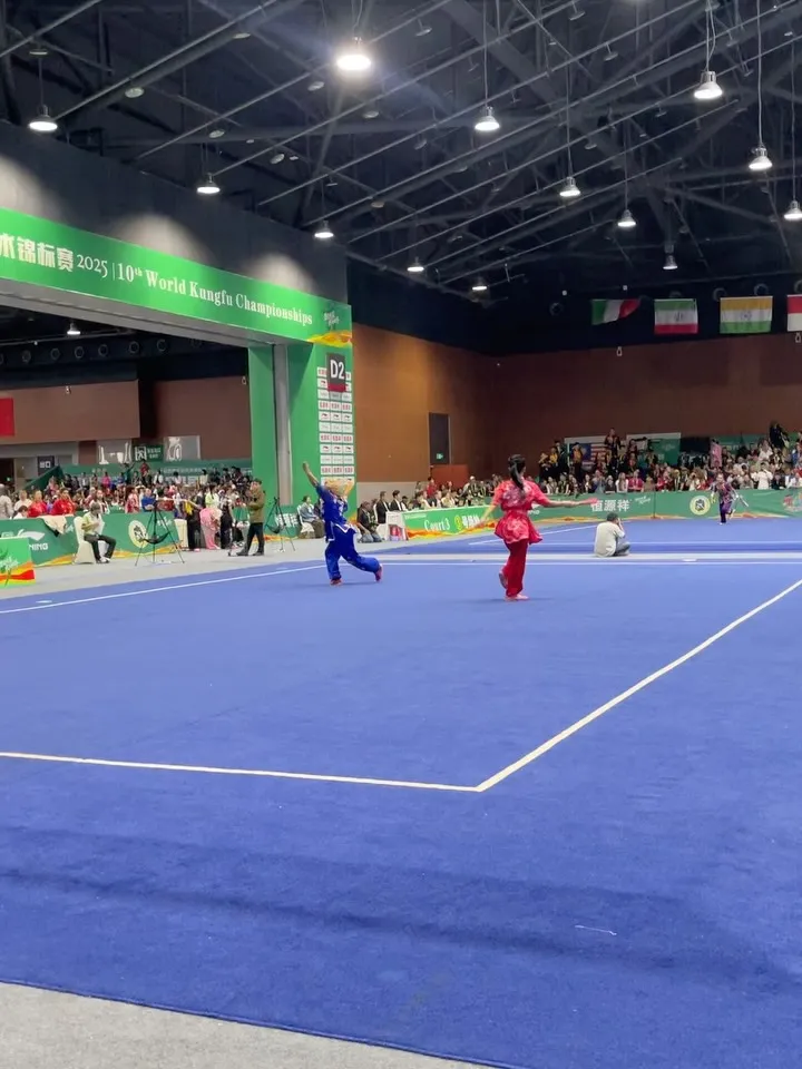 Krisdayanti medali perak kejuaraan dunia wuhsu 2025 © 2025 brilio.net