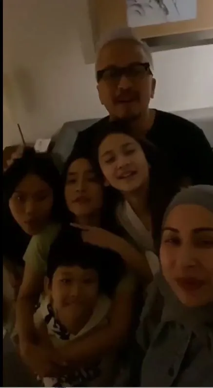 risma dan deswita bak anak ibu © berbagai sumber