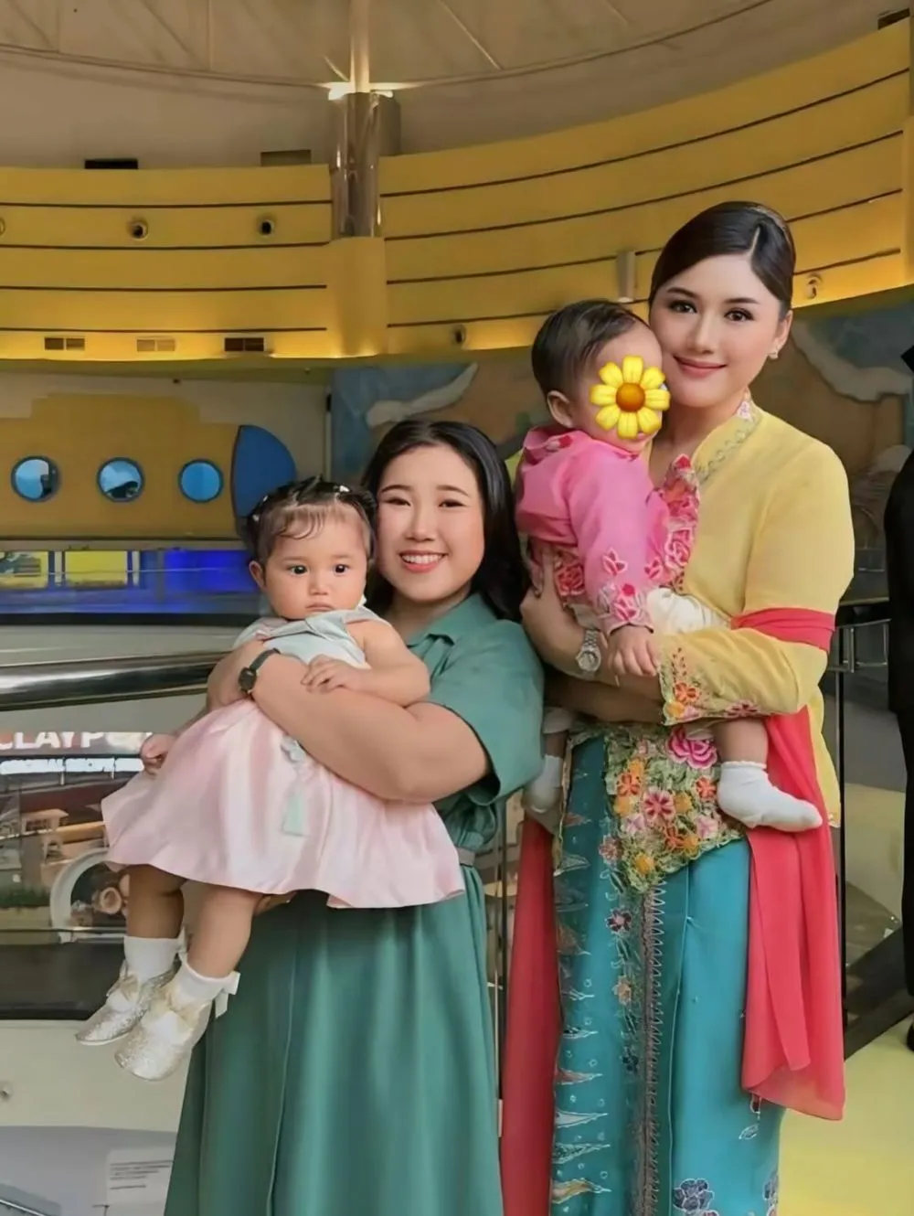 Ulang tahun Bebingah anak Kaesang Pangarep dan Erina Gudono © 2025 brilio.net Ulang tahun Bebingah anak Kaesang Pangarep dan Erina Gudono © 2025 brilio.net