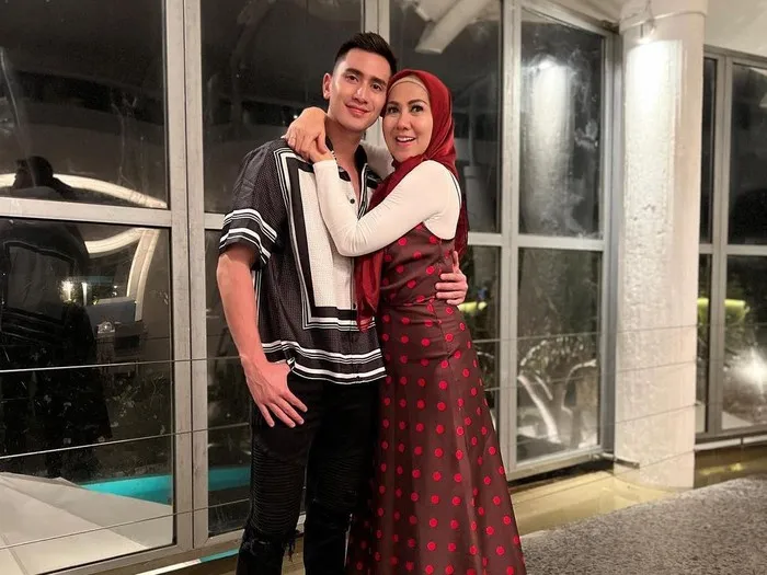 seleb bareng putranya kerap dikira sejoli © Instagram