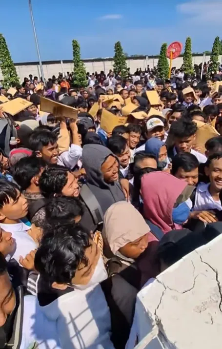 viral ribuan pencari kerja di Tegal © TikTok viral ribuan pencari kerja di Tegal © TikTok