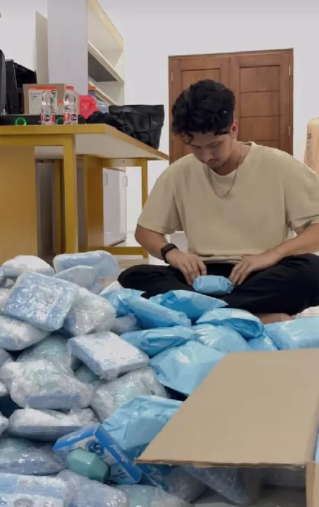 Aditya Zoni banting setir jualan online © berbagai sumber Aditya Zoni banting setir jualan online © berbagai sumber