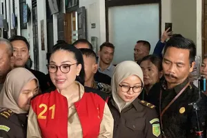 Tangis haru Nikita Mirzani di sidang, berharap keputusan hakim bijaksana