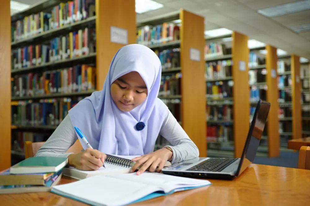 Contoh teks esai bahasa Indonesia terbaik © 2025 brilio.net Contoh teks esai bahasa Indonesia terbaik © 2025 brilio.net