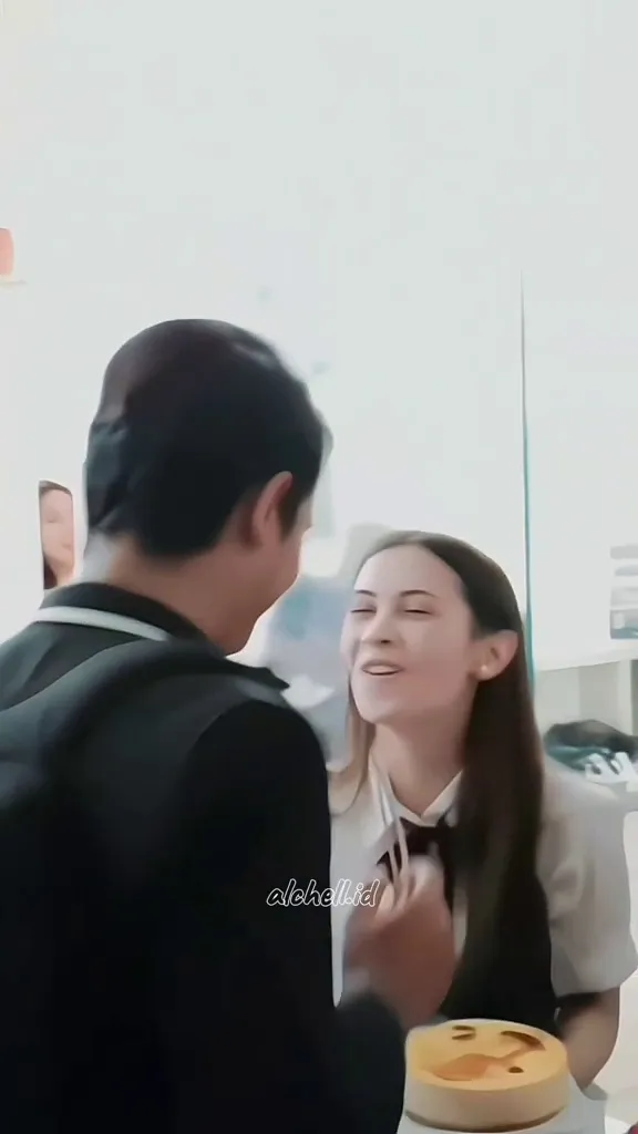 Aliando ulang tahun ke-29 dapat kejutan dari Richelle © 2025 brilio.net Aliando ulang tahun ke-29 dapat kejutan dari Richelle © 2025 brilio.net