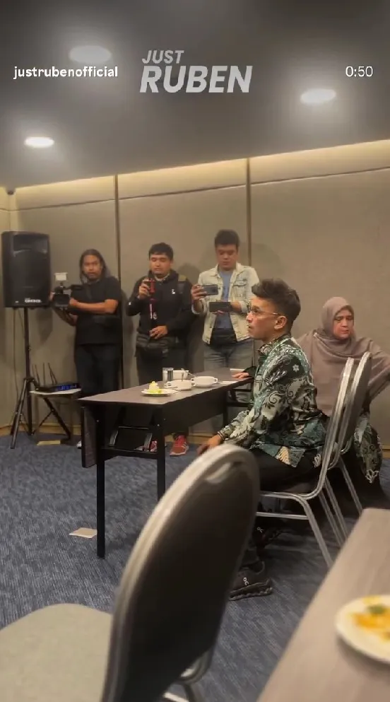 Ruben Onsu jalani ibadah umrah kedua kali © Instagram Ruben Onsu jalani ibadah umrah kedua kali © Instagram