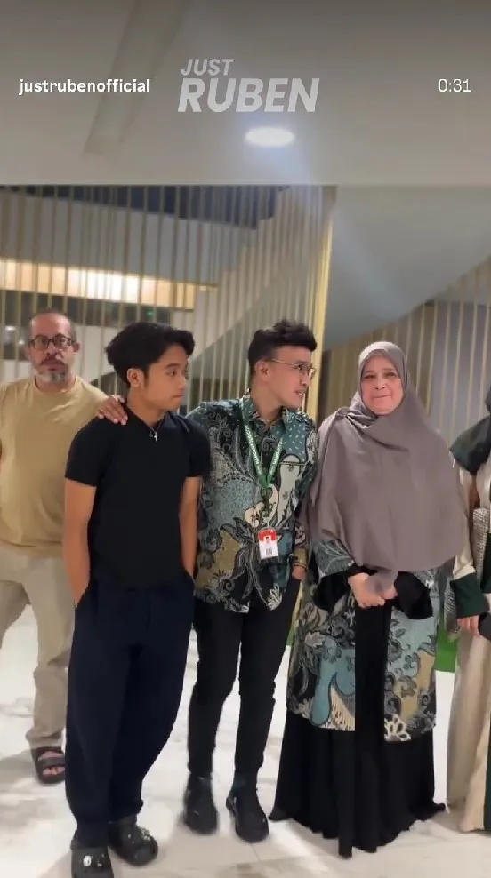 Ruben Onsu jalani ibadah umrah kedua kali © Instagram Ruben Onsu jalani ibadah umrah kedua kali © Instagram