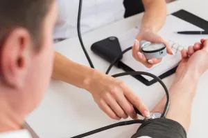 Kerap disepelekan padahal berakibat fatal, ini 10 penyebab hipertensi yang wajib kamu ketahui