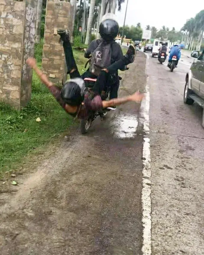 detik detik mau jatuh © berbagai sumber detik detik mau jatuh © berbagai sumber