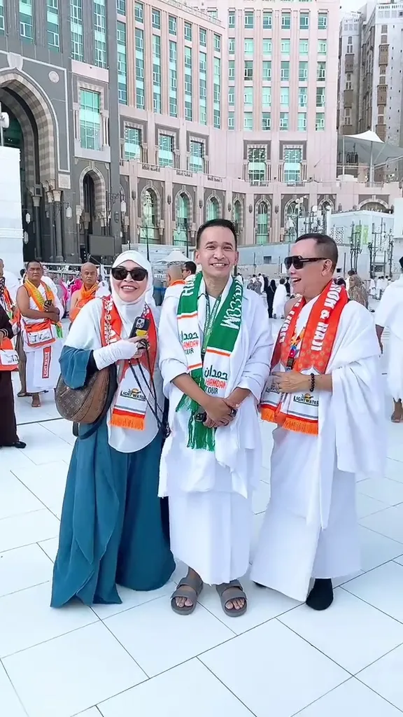 Ruben Onsu umrah kedua kali bareng Mama Ifah © 2025 Instagram Ruben Onsu umrah kedua kali bareng Mama Ifah © 2025 Instagram