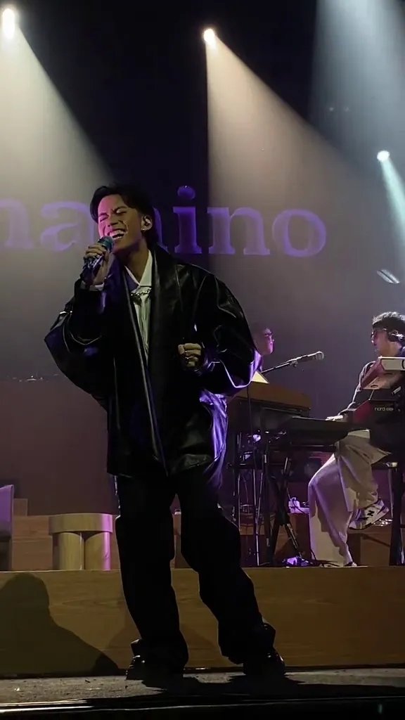 Vidi Aldiano tampil di konser Laleilmanino © 2025 brilio.net Vidi Aldiano tampil di konser Laleilmanino © 2025 brilio.net