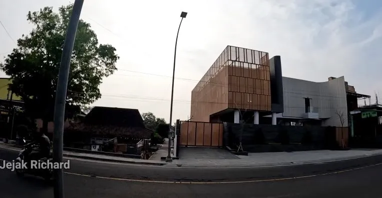 Potret rumah mewahnya Denny Caknan © berbagai sumber