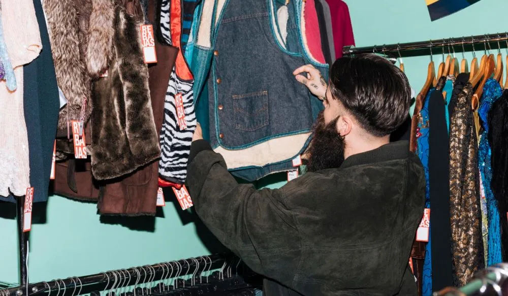 Bukan sekadar irit, ini alasan thrifting jadi gaya hidup anak muda di era modern © 2025 brilio.net