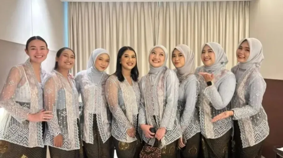 Amanda Manopo jadi bridesmaid sahabatnya © Instagram Amanda Manopo jadi bridesmaid sahabatnya © Instagram