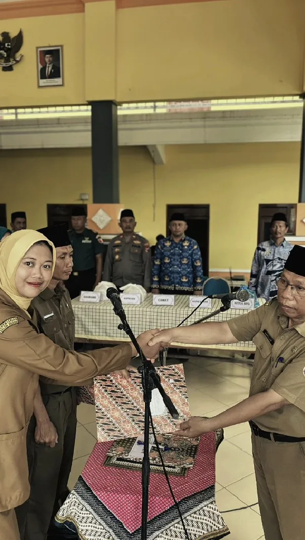 Wanita pamer nggak perlu info loker © TikTok Wanita pamer nggak perlu info loker © TikTok