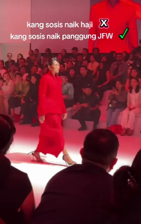 emak-emak tampil di Jakarta Fashion Week © TikTok