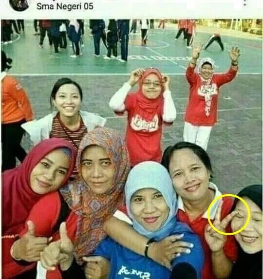 momen tak terduga foto bareng © berbagai sumber