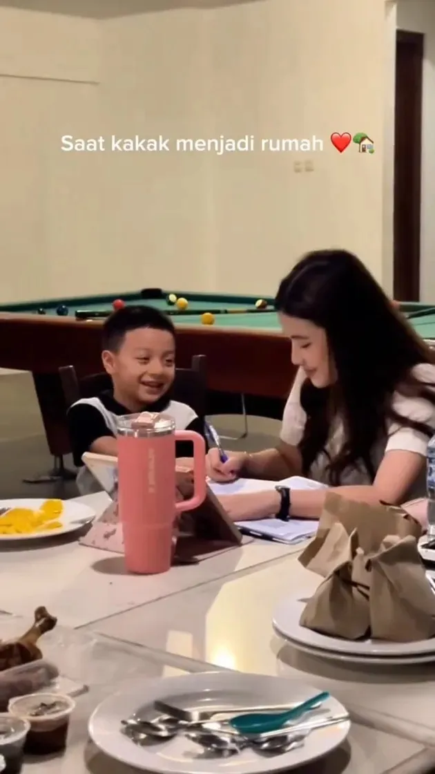 Potret kebersamaan Air Rumi dan Hassya Ramadhani © 2025 brilio.net