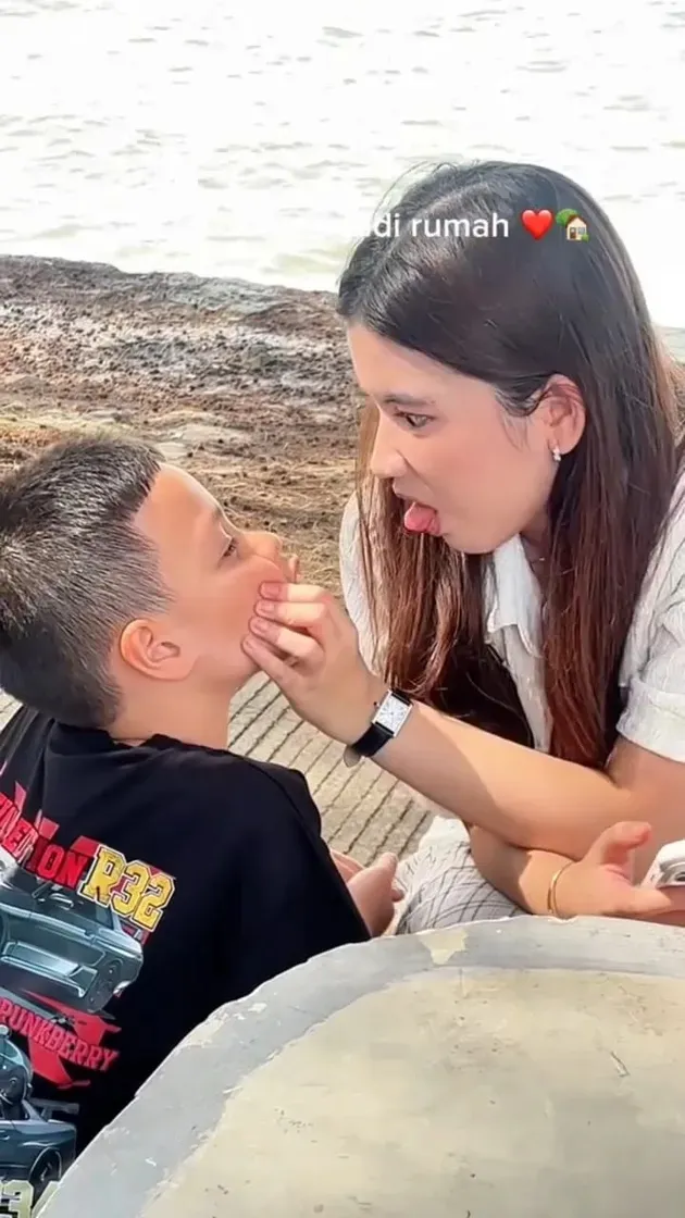 Potret kebersamaan Air Rumi dan Hassya Ramadhani © 2025 brilio.net