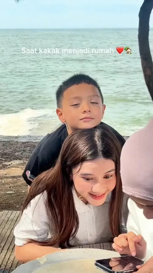 Potret kebersamaan Air Rumi dan Hassya Ramadhani © 2025 brilio.net