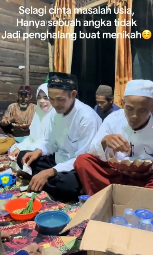emak 55 tahun dinikahi pria selisih 25 © TikTok