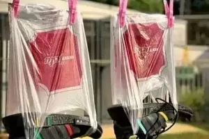 Bukan cuma baju tapi juga benda sehari-hari, 11 aksi kocak orang jemur barang aneh ini bikin ngakak