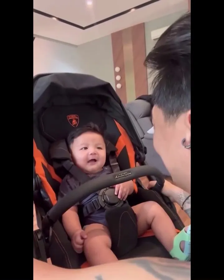 DJ Bravy bertemu Erika Carlina usai putus © 2025 Instagram DJ Bravy bertemu Erika Carlina usai putus © 2025 Instagram