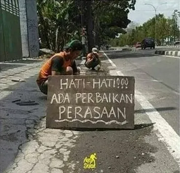 tulisan nyeleneh hati hati di jalan © berbagai sumber tulisan nyeleneh hati hati di jalan © berbagai sumber