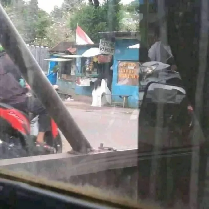 penampakan di depan toko © berbagai sumber