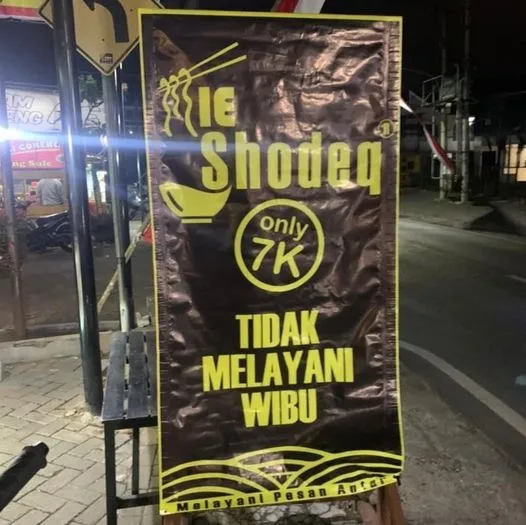 spanduk pedagang mi © berbagai sumber