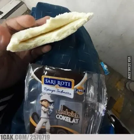 momen apes pas makan roti © Berbagai sumber momen apes pas makan roti © Berbagai sumber