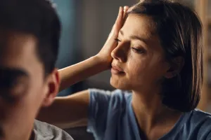 100 Kata-kata galau cinta segitiga penuh dilema, cocok buat refleksi perasaan yang rumit