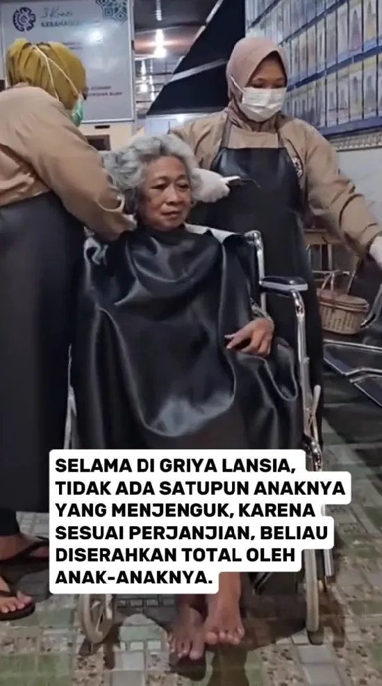 ibu yang dikirim anaknya ke panti kini wafat © TikTok