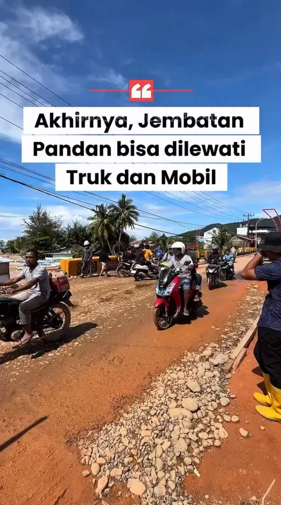 warga Tapanuli gotong royong bangun jembatan © berbagai sumber
