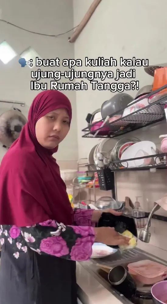 Kena julid gegara lulusan hukum PTN top © Instagram