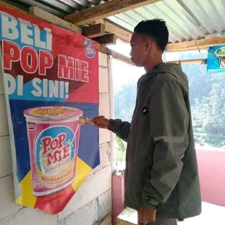 kelakuan absurd cowok © berbagai sumber